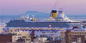 El crucero 'Costa Mágica' en el puerto de Valencia