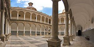 Cloister of the 'Real Colegio - Seminario del Corpus Christi'